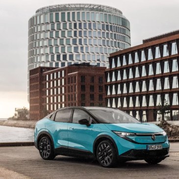 nissan leaf elettrica debutto europa