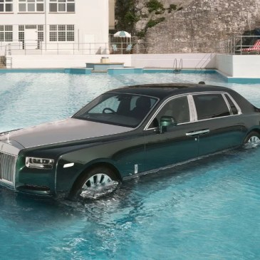 Rolls-Royce Phantom 100 anniversario piscina plymouth inghilterra