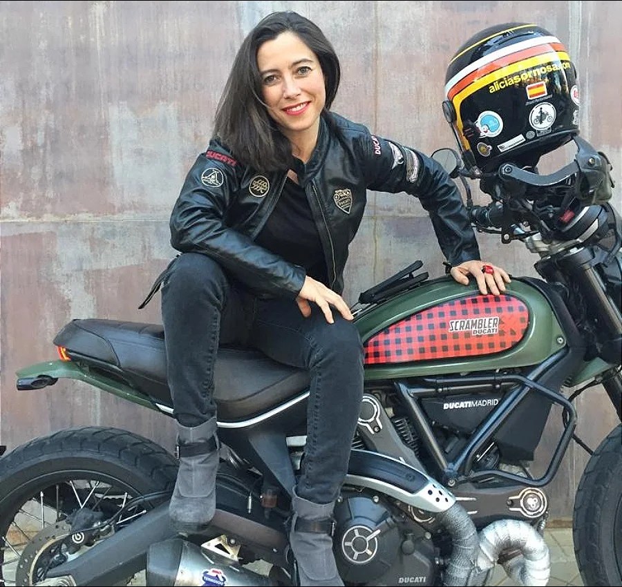 Alicia Sornosa ha attraversato l'Africa per ben 15.000 chilometri, da Addis Abeba a Città del Capo, a bordo di una Ducati Scrambler Urban Enduro