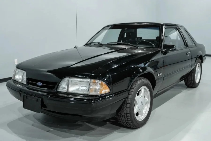 ford mustang 1992 vende per 150000 dollari