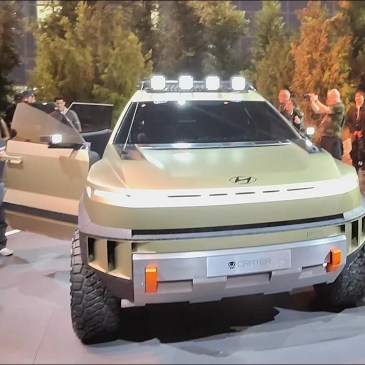 Hyundai Crater è una concept un po' anomala con portiere in stile Mazda RX-8, appena svelata al Salone di Los Angeles 2025