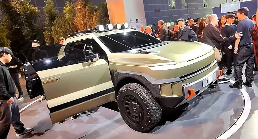 Hyundai Crater è una concept un po' anomala con portiere in stile Mazda RX-8, appena svelata al Salone di Los Angeles 2025