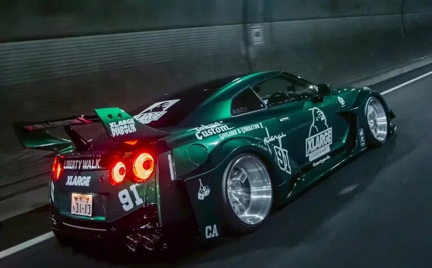 L'ultima collaborazione di Liberty Walk per Nissan GT-R sembra uscita da Tokyo Drift