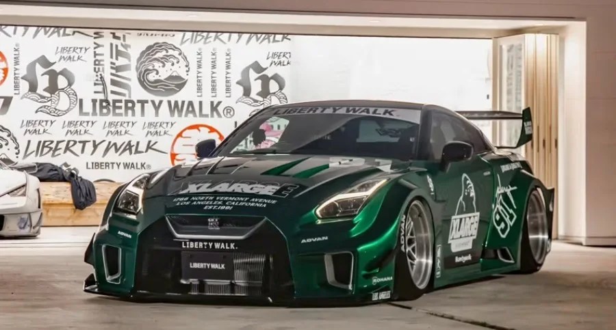 L'ultima collaborazione di Liberty Walk per Nissan GT-R sembra uscita da Tokyo Drift