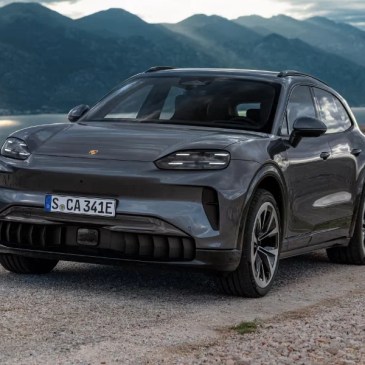 Porsche Cayenne Electric debutta con 1.156 cavalli, il che la rende la Porsche più potente di sempre