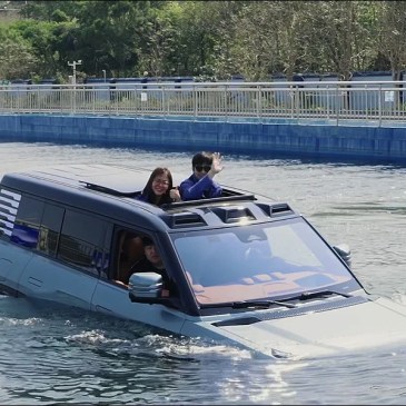 Vagamente ispirato a Land Rover Defender, YangWang U8 di BYD è un SUV grande e grosso, e che soprattutto sa nuotare