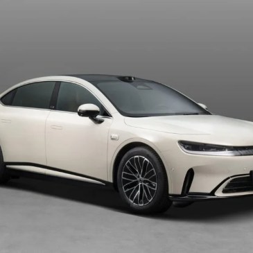 Anche Smart rinuncia all'idea di fare sempre e solo elettrica con Smart 6, ufficialmente 'Smart #6', una berlina fastback da quasi cinque metri di lunghezza e dotata di motore termico