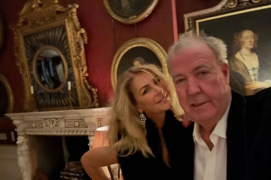 Jeremy Clarkson ha una volta tanto abbassato la guardia e mostrato un volto un po' più mite dopo aver condiviso un post in cui celebra 9 anni con Lisa Hogan