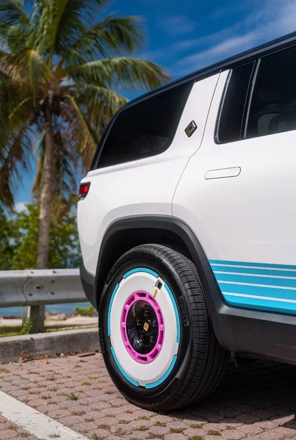 rivian r1s suv miami art week miami edition quadrimotore produzione limitata