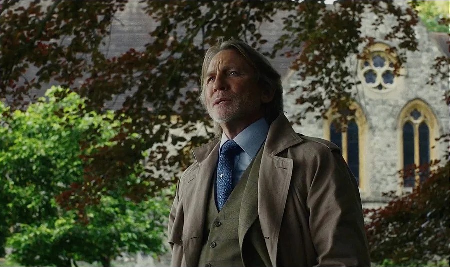 Daniel Craig avrebbe, usiamo il condizionale, guadagnato un totale di 100 milioni di dollari (circa 85 milioni di euro) per i due sequel del fortunatissimo Knives Out