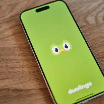 Duolingo, l'app per imparare le lingue più famosa al mondo, è sotto accusa per aver potenzialmente violato una regola molto chiara di Apple