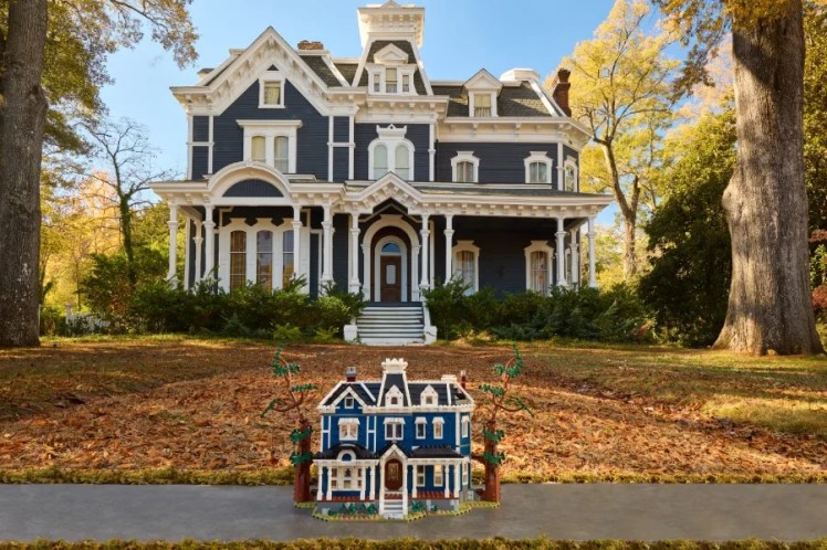 LEGO (e Netflix) festeggiano la quinta e ultima stagione di Stranger Things con un set dedicato a La Casa dei Creel, inconfondibile protagonista della fortunatissima serie TV