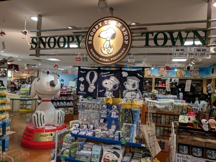 Sony ha di fatto acquistato i diritti intellettuali e creativi dei Peanuts, arrivando a detenere l'80 percento circa della famiglia creata da Charles M. Schulz che include Snoopy a Charlie Brown