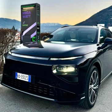 Una volta parlavamo di velocità massima o potenza, oggi parliamo di velocità di ricarica e potenza di ricarica - piaccia o meno - e in questo nessuno batte XPENG G9