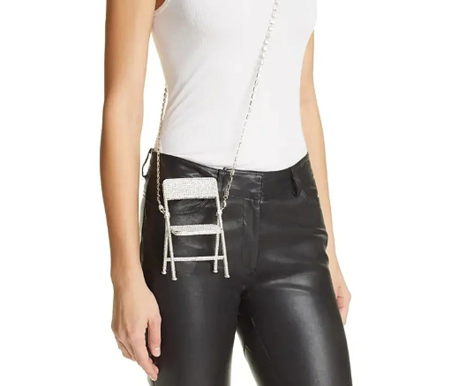 A un certo punto brand come Supreme, Prada, Balenciaga e chi più ne ha più ne metta hanno iniziato a lanciare prodotti molto costosi e in alcuni casi totalmente inutili