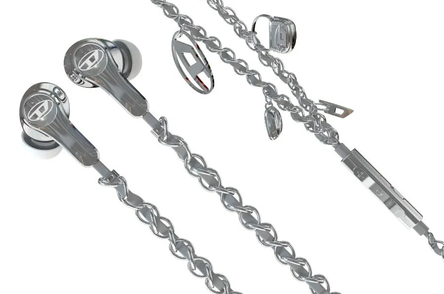 Diesel torna in auge con auricolari 'Chain' diventano virali e sold out in pochi minuti