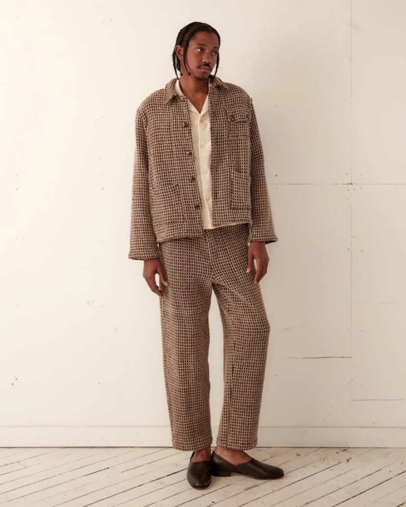 Il web impazzisce per la giacca a forma di waffle - ma è un fake