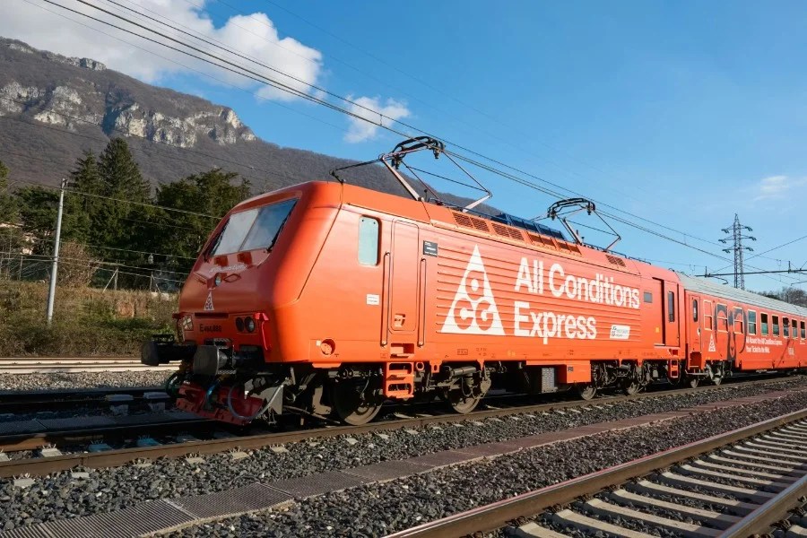 Questo treno è stato disegnato da Nike ACG per Milano-Cortina 2026