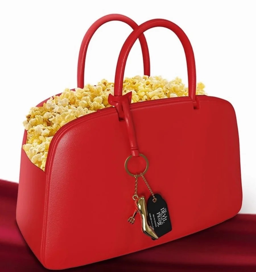 AMC Theatres svela una tote bag per popcorn per festeggiare Il diavolo veste Prada 2