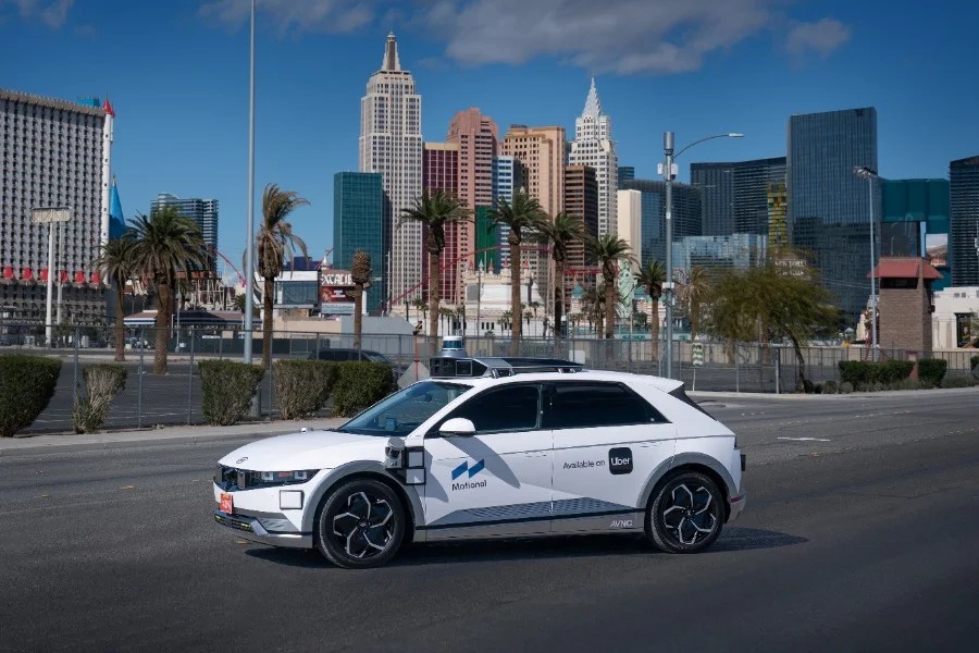 Anche Uber si unisce alla 'festa' dei robotaxi a Las Vegas