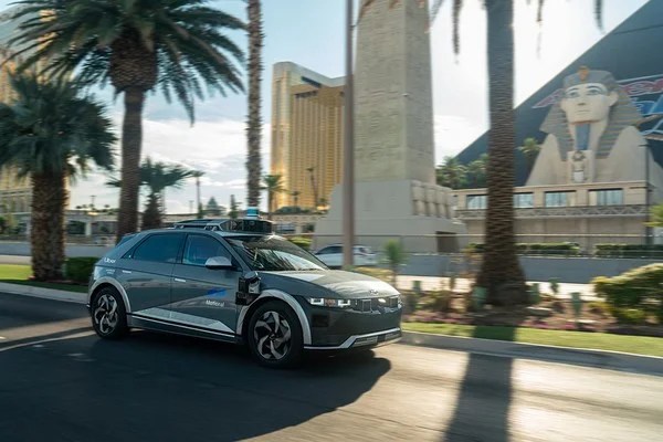 Anche Uber si unisce alla 'festa' dei robotaxi a Las Vegas