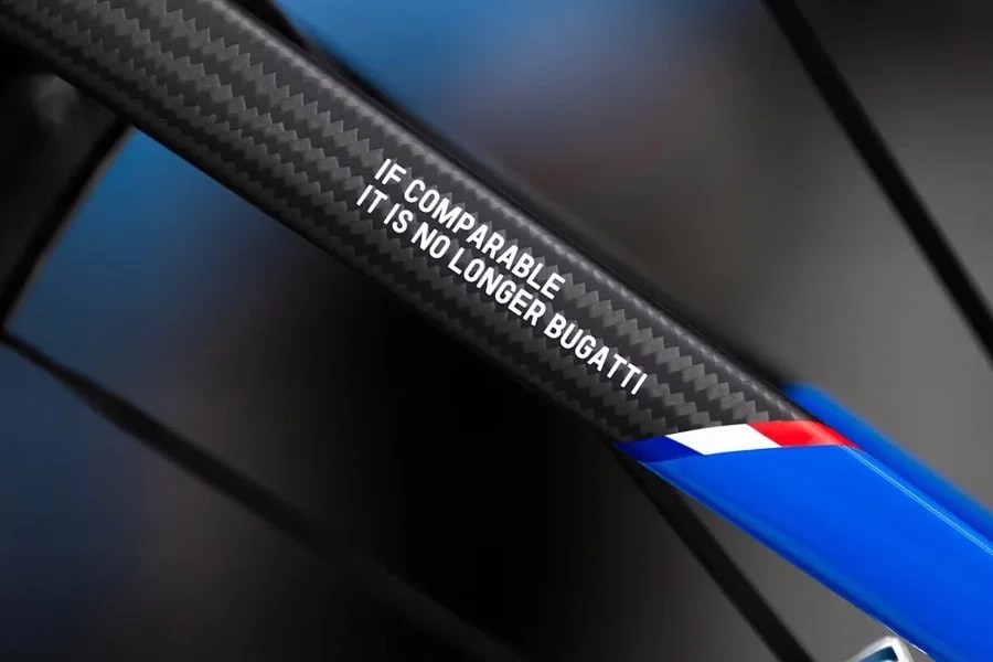 Bugatti ha svelato Factor ONE, una bici da strada pensata per essere una sorta di hypercar su due ruote e senza motore