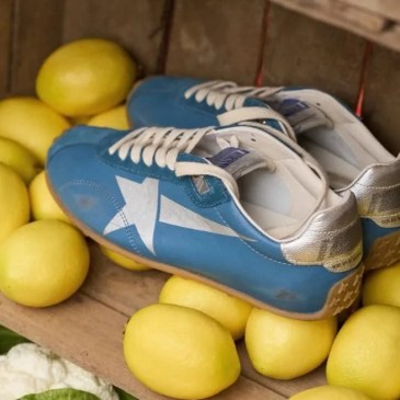 Golden Goose, che di mestiere farebbe abbigliamento e scarpe, ha aperto un fruttivendolo a Londra che vende scarpe - tutto molto meraviglioso