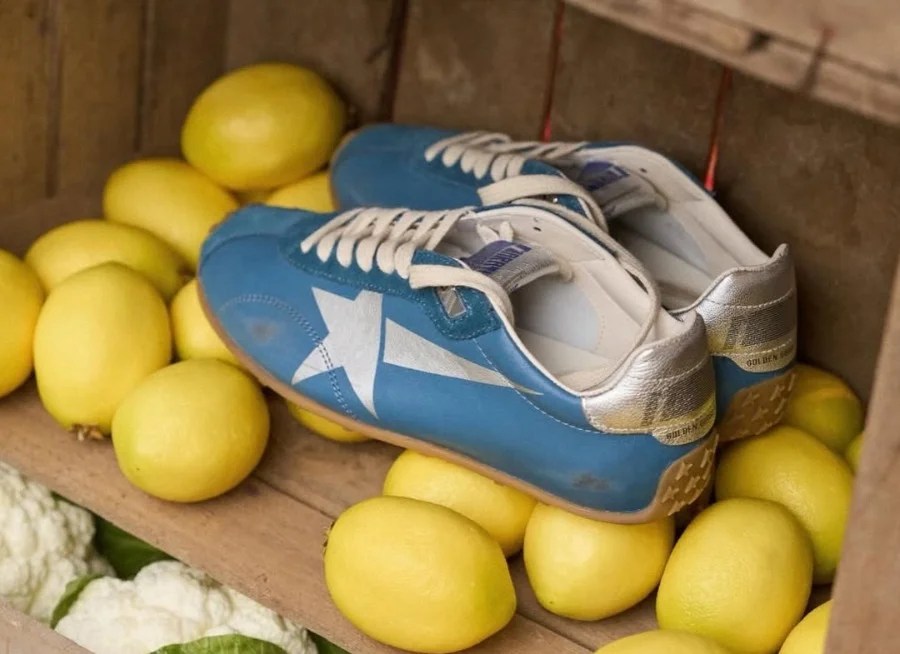 Golden Goose, che di mestiere farebbe abbigliamento e scarpe, ha aperto un fruttivendolo a Londra che vende scarpe - tutto molto meraviglioso
