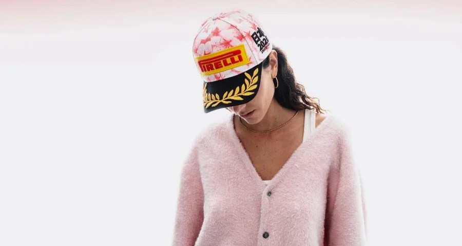 Il cappellino Pirelli per il Gran Premio di Formula 1 del Giappone non è per i deboli di cuore