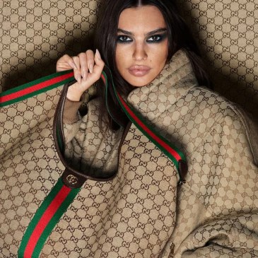 La nuova campagna Gucci con Kate Moss e Emily Ratajkowski dimostra che il monogramma è tutto tranne che sparito