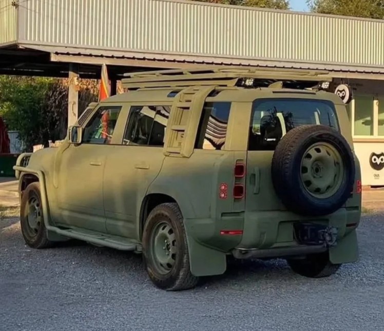 land rover defender esercito thailandia