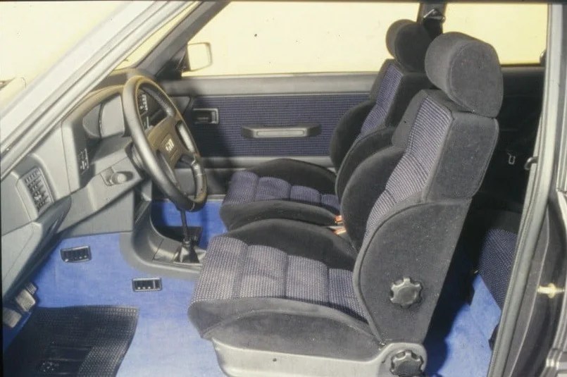 Peugeot 309 GTI 16, icona sottovalutata a metà fra auto da corsa e auto di famiglia