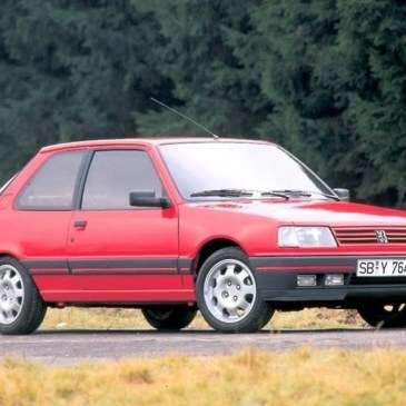 Peugeot 309 GTI 16, icona sottovalutata a metà fra auto da corsa e auto di famiglia
