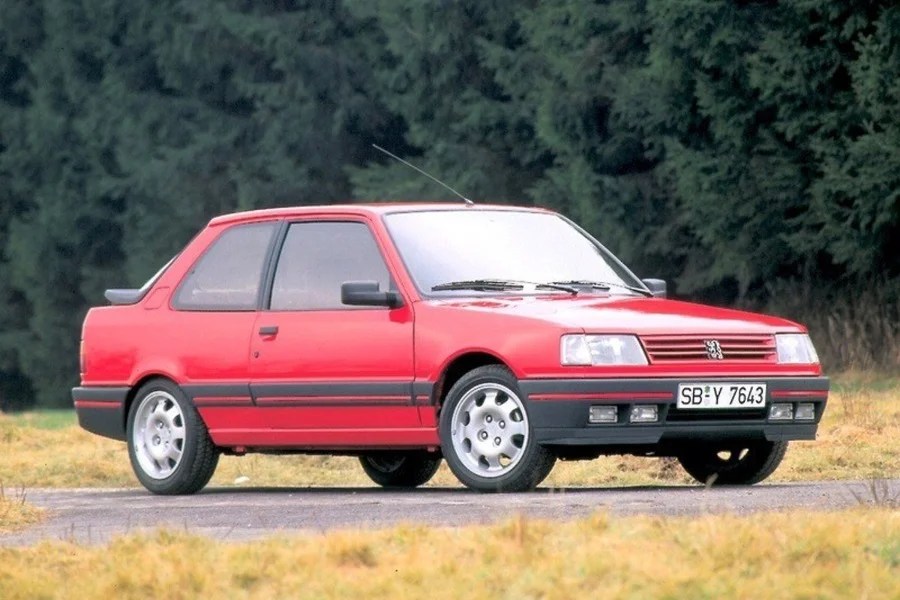 Peugeot 309 GTI 16, icona sottovalutata a metà fra auto da corsa e auto di famiglia