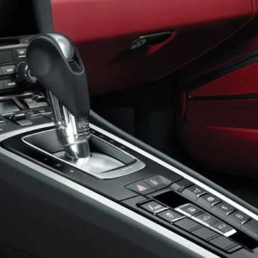 Porsche vuol brevettare un cambio sia manuale che automatico per l'era elettrica