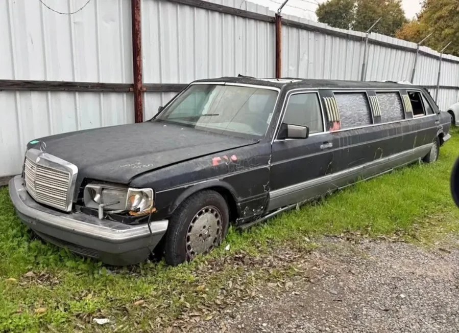 Qualcuno ha messo in vendita una Mercedes-Benz 500 SEL del 1989 su Facebook Marketplace in California, e abbiamo diverse domande