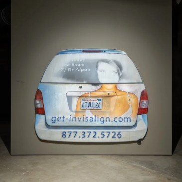 Questo artista di Los Angeles si è messo a dipingere ritratti di furgoni