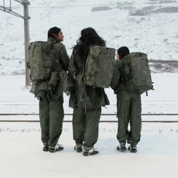 The North Face e quest'azienda danese si sono inventati uno stile militare-floreale