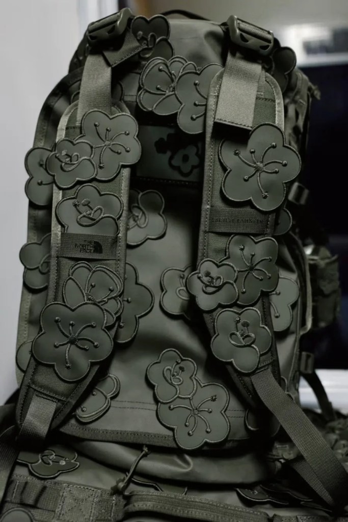 The North Face e quest'azienda danese si sono inventati uno stile militare-floreale