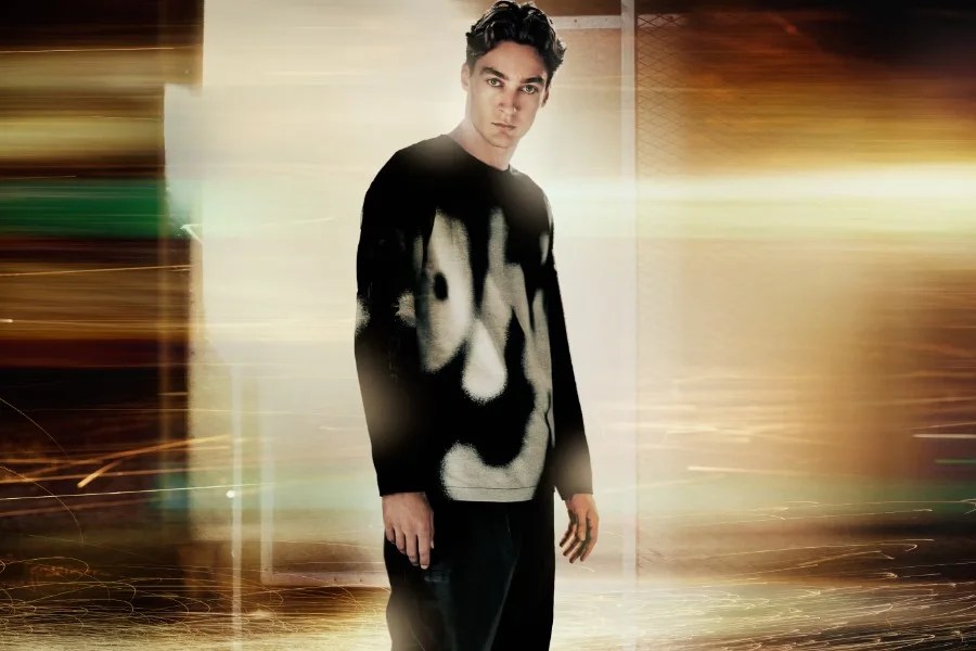 Y-3 - un brand condiviso da adidas e il designer giapponese Yohji Yamamoto - ha appena svelato una nuova collezione dedicata al team Mercedes-AMG Petronas F1