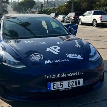 Zdenek Martinek è un proprietario Tesla che si ha fatto il giro del mondo in 80 giorni