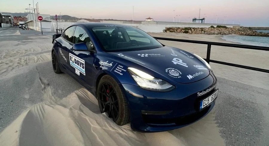 Zdenek Martinek è un proprietario Tesla che si ha fatto il giro del mondo in 80 giorni