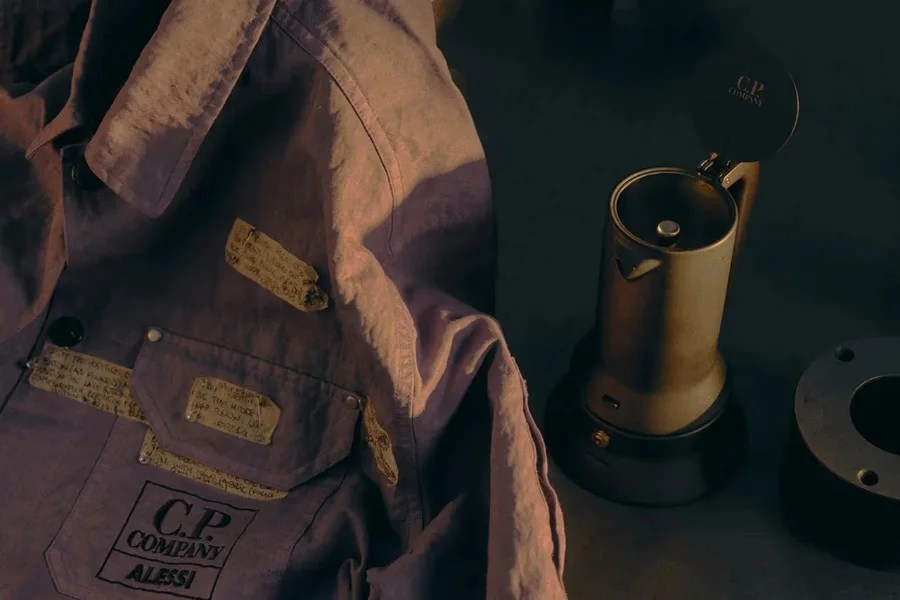 Alessi e C.P. Company si inventano vestiti a tema caffè per la Milano Design Week