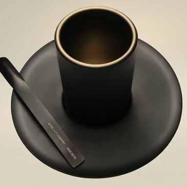 Alessi e C.P. Company si inventano vestiti a tema caffè per la Milano Design Week