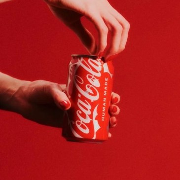 Coca-Cola e Human Made- l'estetica di NIGO trasforma l'iconica lattina in un pezzo da collezione