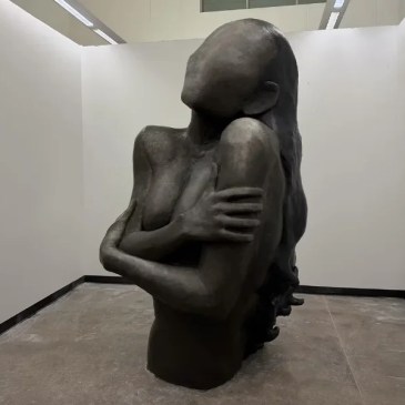 Drake, un po' come Snoop Dogg, sembra aver ormai 'terminato' il gioco principale - ovvero la musica - e si dedicata a side quests, a missioni complementari