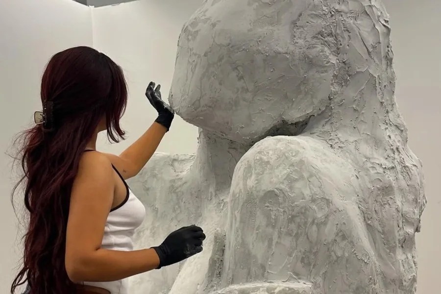 Drake, un po' come Snoop Dogg, sembra aver ormai 'terminato' il gioco principale - ovvero la musica - e si dedicata a side quests, a missioni complementari