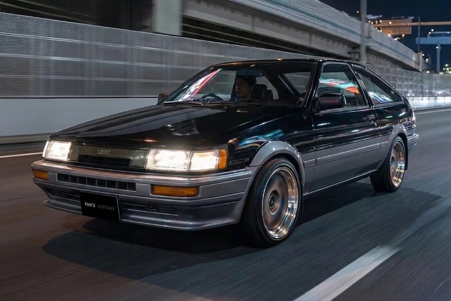 Il preparatore giapponese TOM'S mette le mani su Toyota Trueno - eroina del film Drifter di Sung Kang