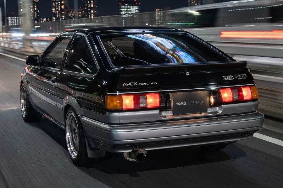 Il preparatore giapponese TOM'S mette le mani su Toyota Trueno - eroina del film Drifter di Sung Kang