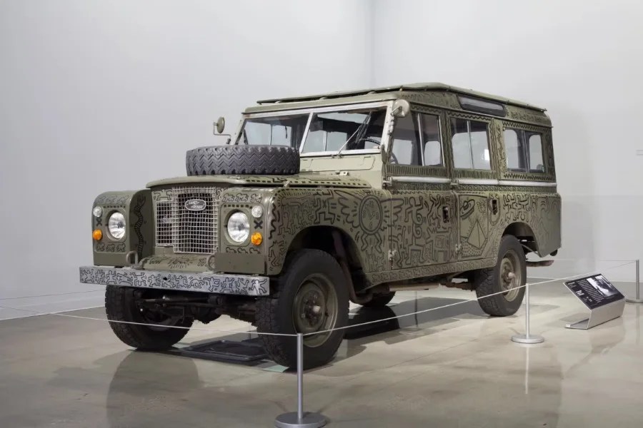 Keith Haring porta le 'Art Car' BMW a New York
